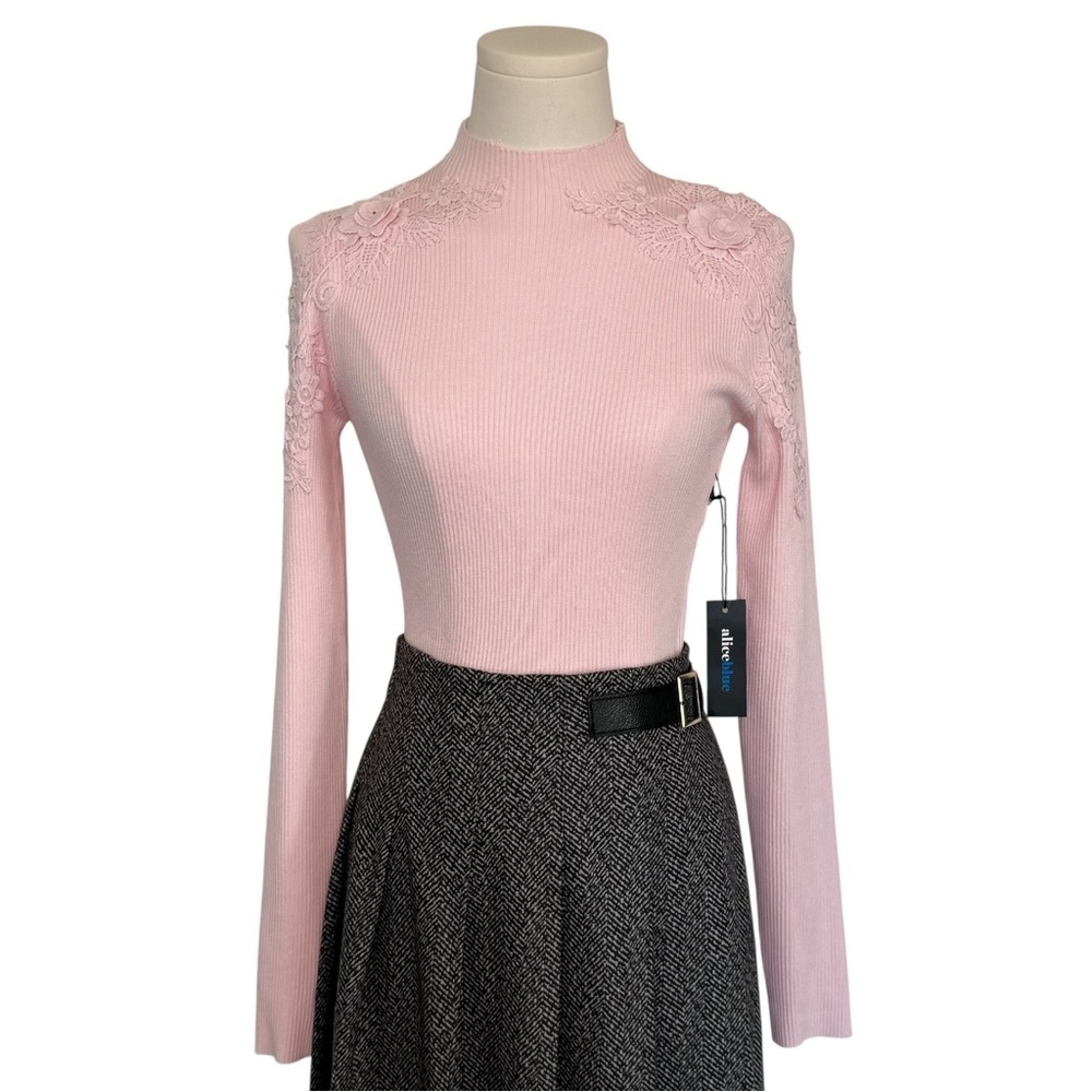 ♥️ Alice Blue Pink Ribbed Mock Neck Fitted Lace Embroidered Top Size S New